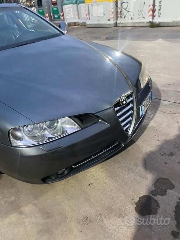 Grigio Usata 2004 Alfa Romeo 166 Tre volumi | 2250 € (Buon prezzo) - Immagine 1/4