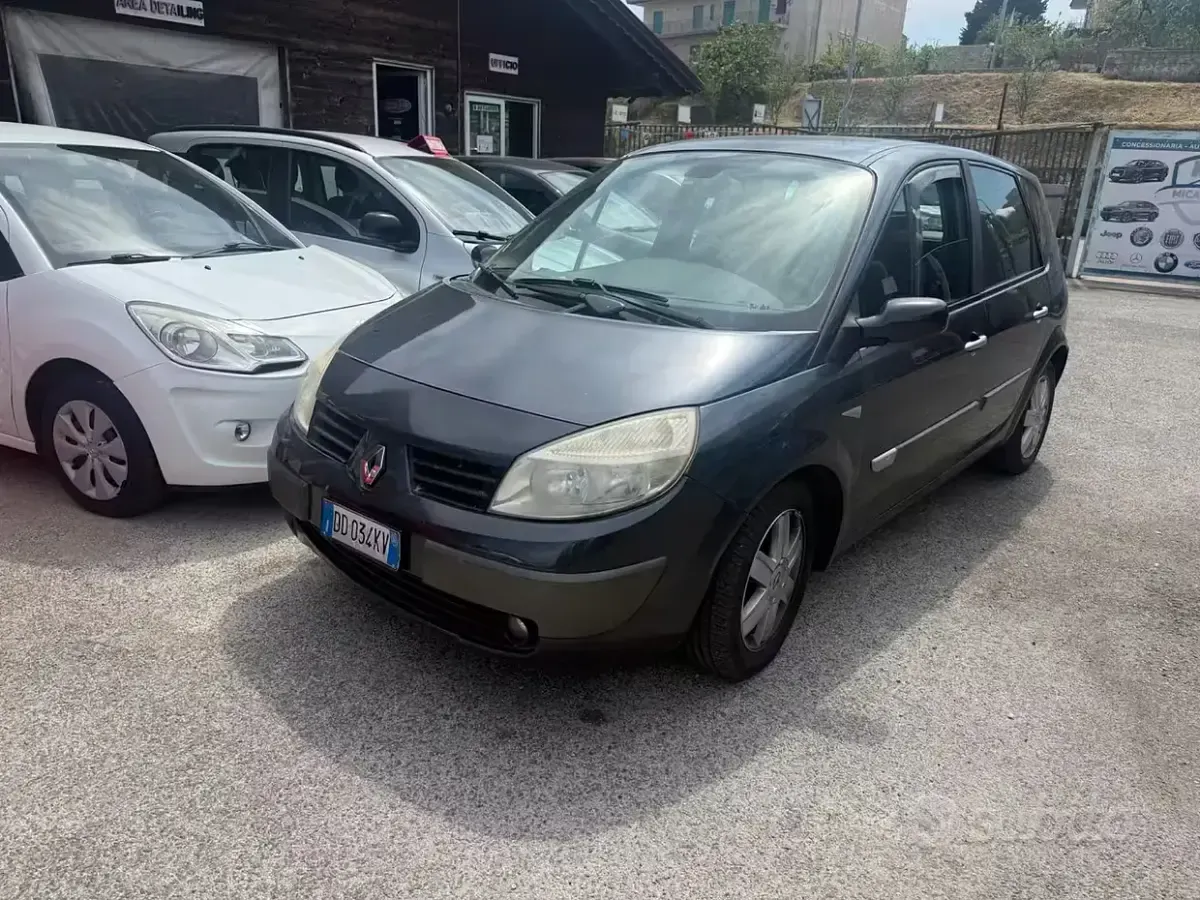Usata Renault Scénic 106 CV (77 kW) 2006 Monovolume