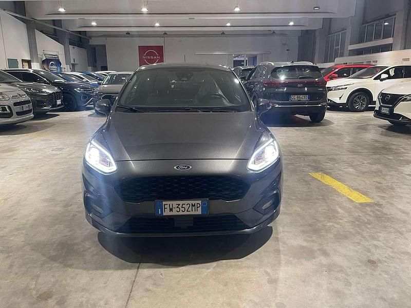 Grigio Usata 2019 Ford Fiesta ST-Line Berlina | 12.500 € (Buon prezzo) - Immagine 1/4