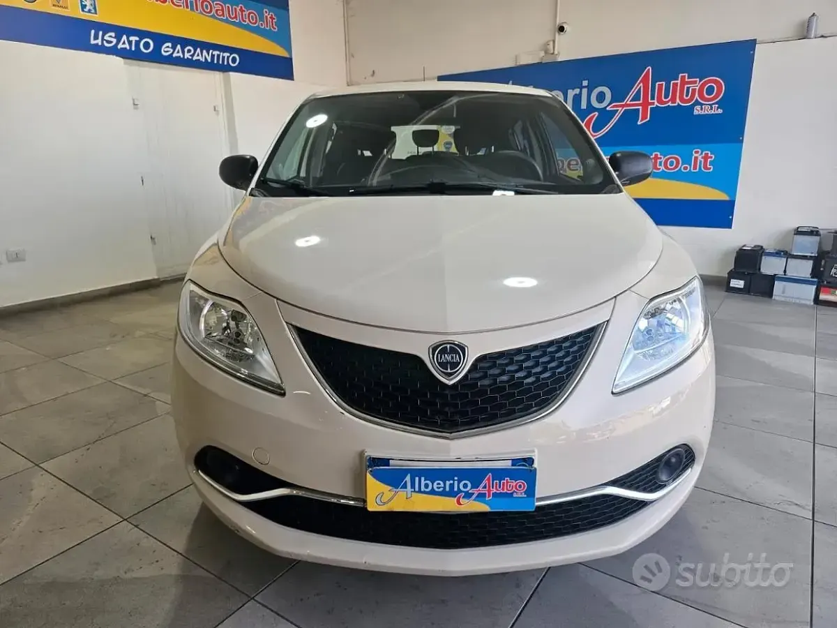 Usata Lancia Ypsilon Platinum 69 CV (50 kW) 2017 Marrone Utilitaria