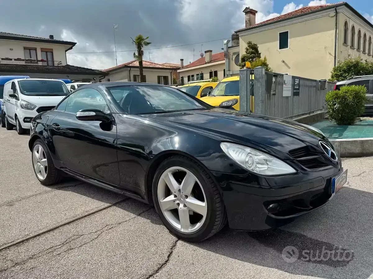 Usata Mercedes SLK200 163 CV (119 kW) 2007 Nero Cabrio