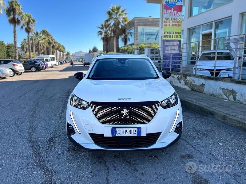 Usata Peugeot 2008 Allure 131 CV (96 kW) 2022 Bianco SUV