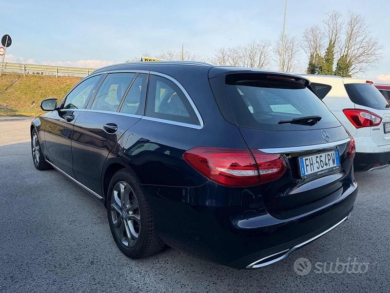 Usata Mercedes C200 136 CV (100 kW) 2017 Blu Station wagon