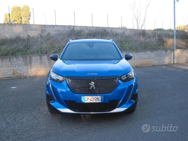 Usata Peugeot 2008 Allure 130 CV (95 kW) 2023 Blu SUV
