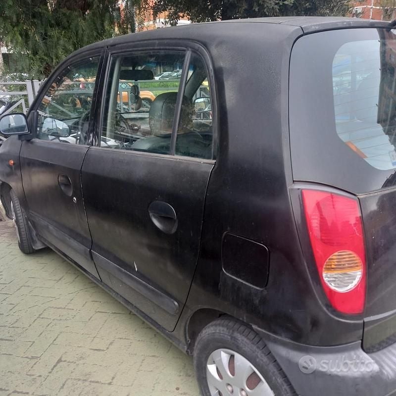 Usata Hyundai Atos 59 CV (43 kW) 2002 Nero Utilitaria