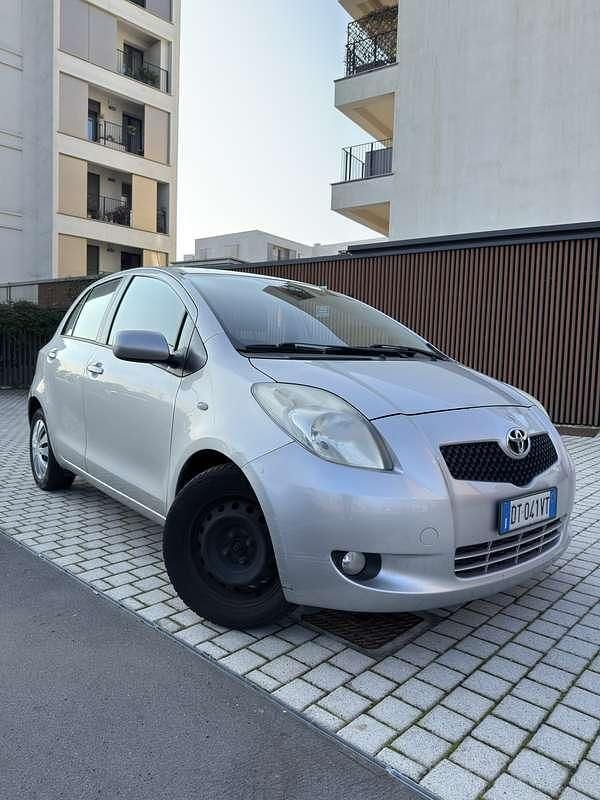 Usata 2008 Toyota Yaris Sol Due volumi | 3300 € (Ottimo prezzo) - Immagine 1/4