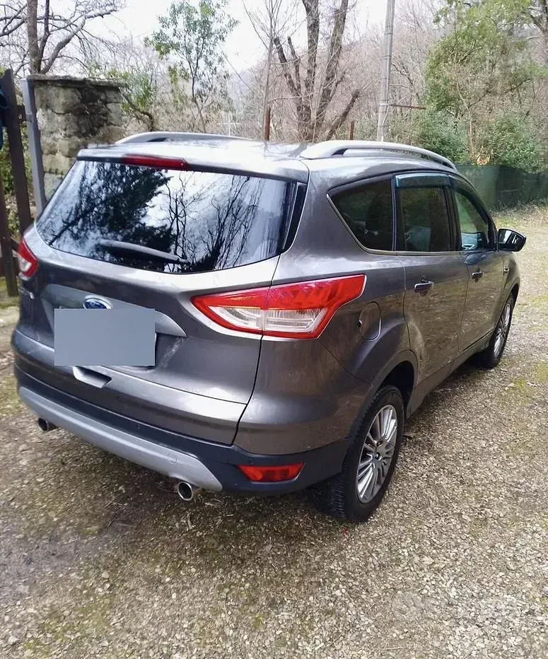 Usata Ford Kuga 140 CV (102 kW) 2013 Grigio SUV