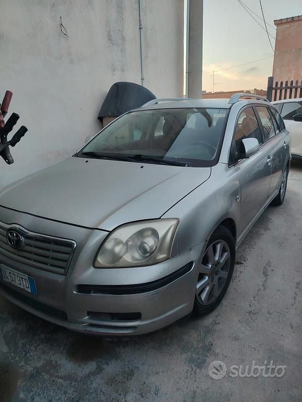 Usata Toyota Avensis 150 CV (110 kW) 2006 Grigio Berlina
