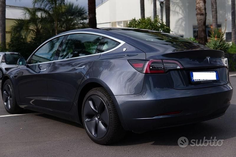 Usata Tesla Model 3 Standard Range Plus 250 kW (341 CV) 2019 Grigio Berlina