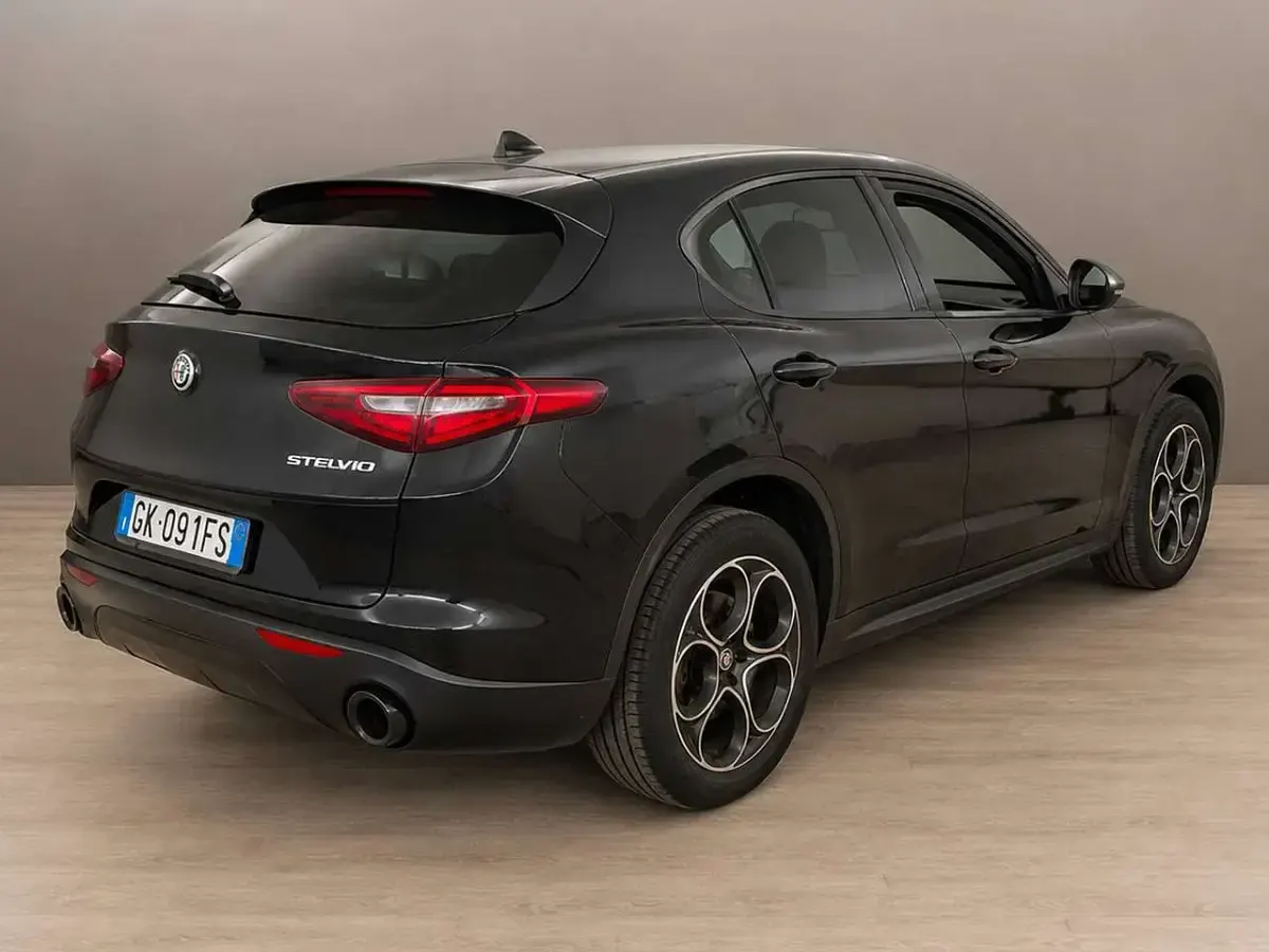 Usata Alfa Romeo Stelvio Sprint 160 CV (117 kW) 2022 Nero SUV