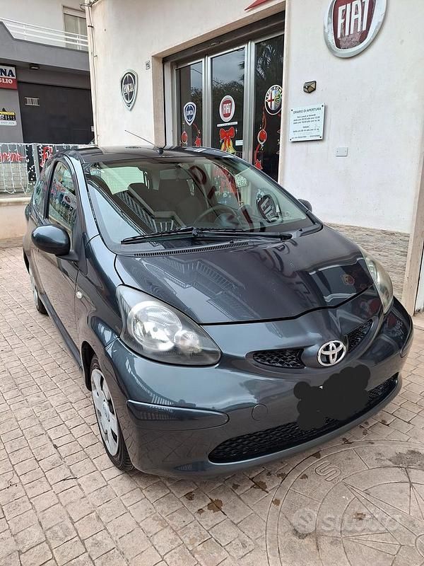 Usata Toyota Aygo 54 CV (39 kW) 2007 Grigio Utilitaria