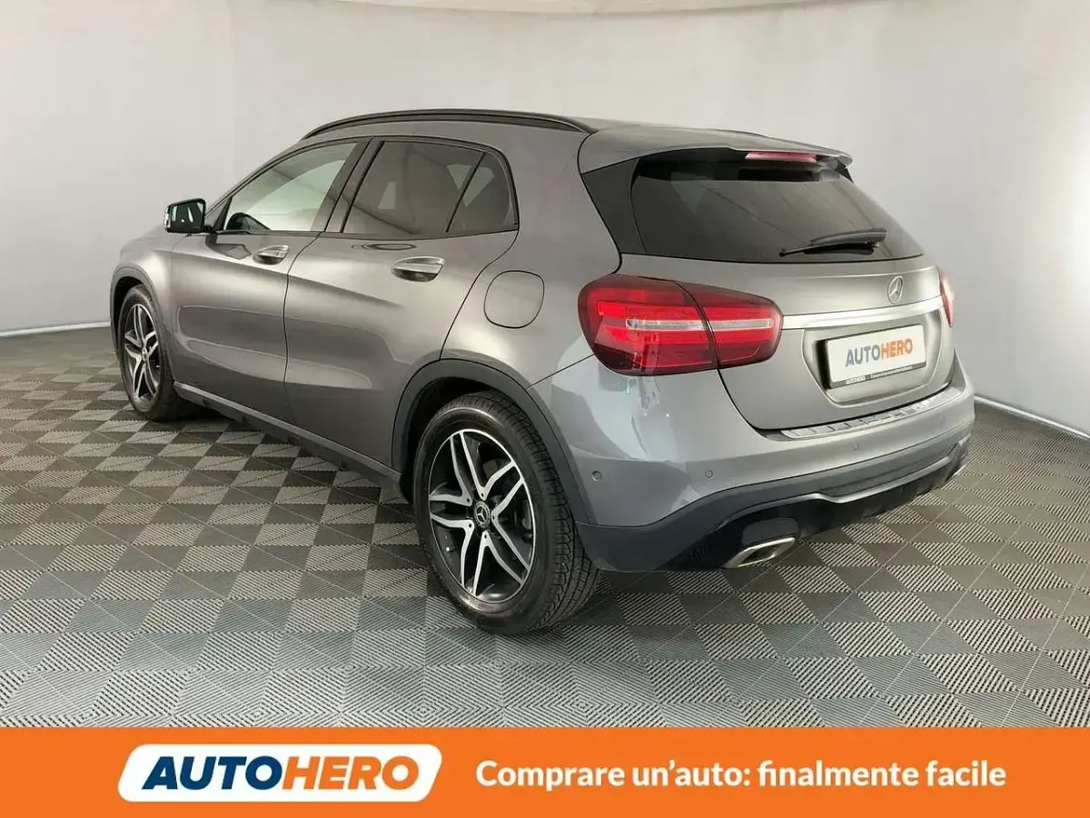 Usata Mercedes GLA180 122 CV (89 kW) 2020 Grigio SUV