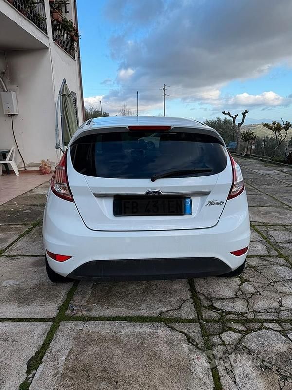 Usata Ford Fiesta 95 CV (69 kW) 2016 Bianco Utilitaria