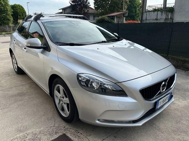 Usata Volvo V40 Business Edition 120 CV (88 kW) 2018 Argento Station wagon