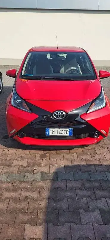 Usata Toyota Aygo X-play 69 CV (50 kW) 2018 Rosso Utilitaria