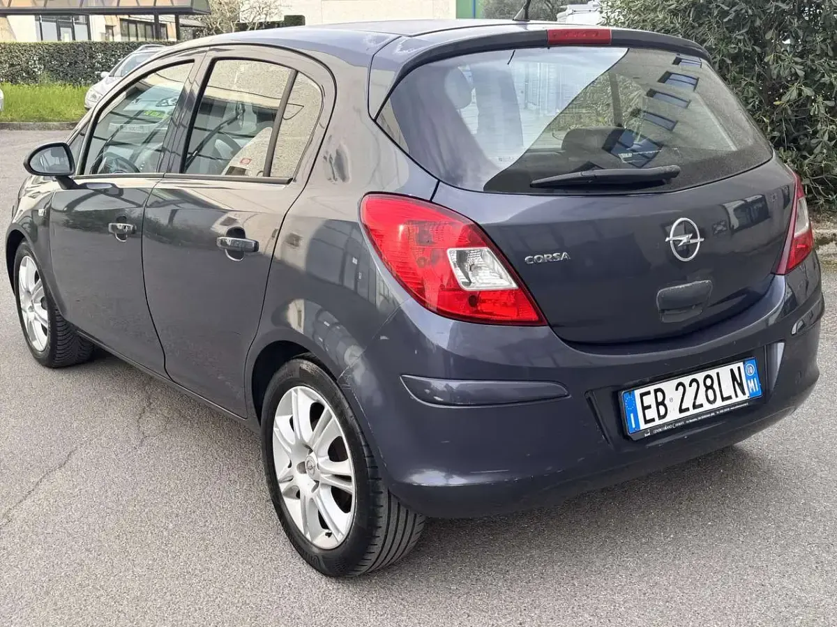 Usata Opel Corsa Edition 86 CV (63 kW) 2010 Other Utilitaria