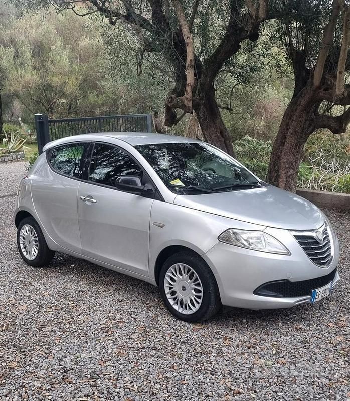 Usata Lancia Ypsilon 2013 Grigio Utilitaria