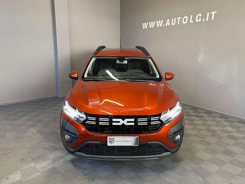 Usata Dacia Jogger Expression 101 CV (74 kW) 2023 Bronzo Monovolume