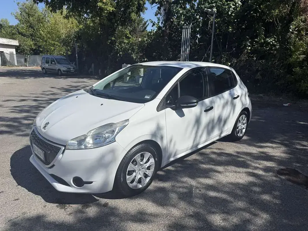 Usata Peugeot 208 Allure 82 CV (60 kW) 2014 Utilitaria
