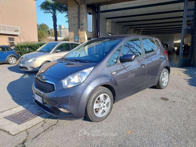 Usata Kia Venga Active 90 CV (66 kW) 2018 Gray Utilitaria