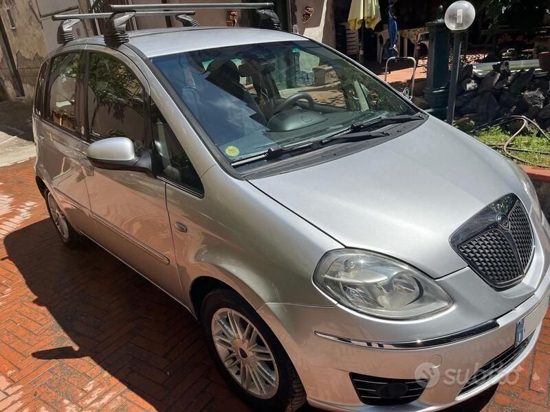 Usata Lancia Musa 77 CV (56 kW) 2009 Argento Monovolume