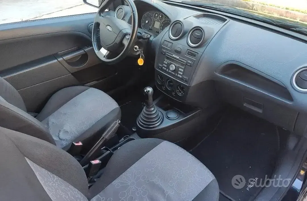 Usata Ford Fiesta 68 CV (50 kW) 2007 Nero Utilitaria