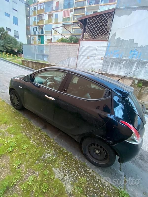 Usata Lancia Ypsilon 95 CV (69 kW) 2012 Utilitaria