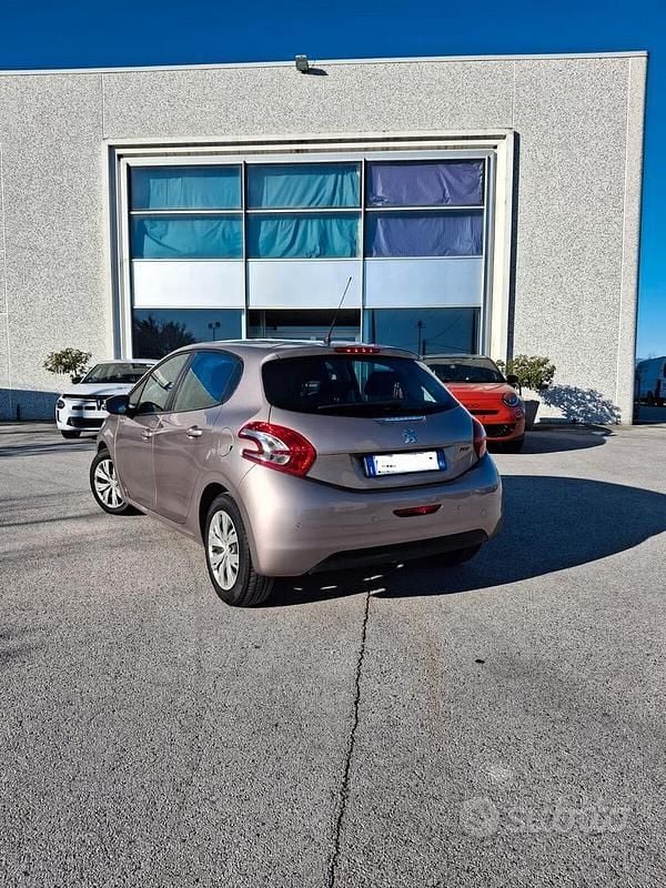 Usata Peugeot 208 Access 68 CV (50 kW) 2015 Viola Utilitaria
