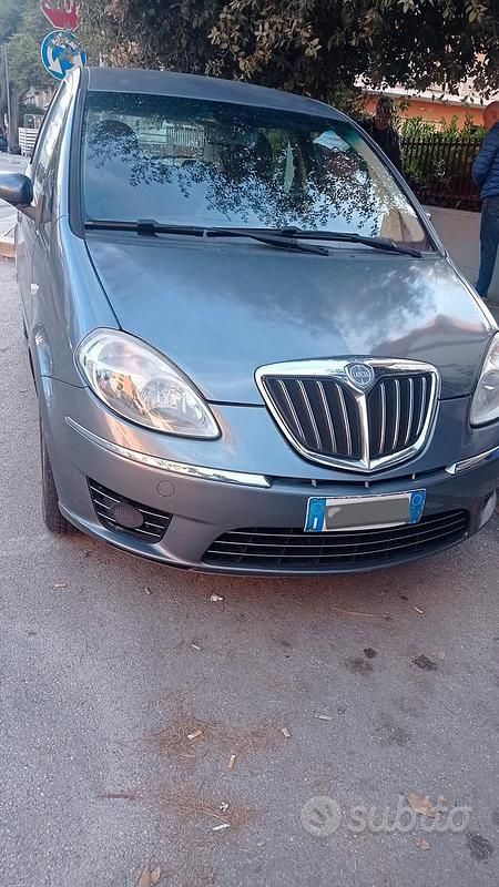 Usata Lancia Musa 69 CV (50 kW) 2009 Grigio Monovolume