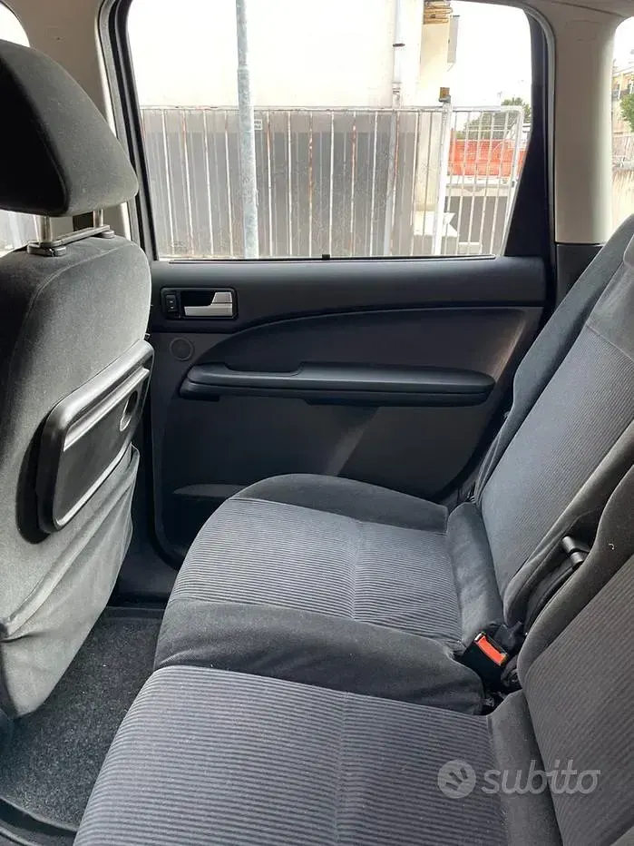 Usata Ford Focus 110 CV (80 kW) 2004 Grigio Monovolume
