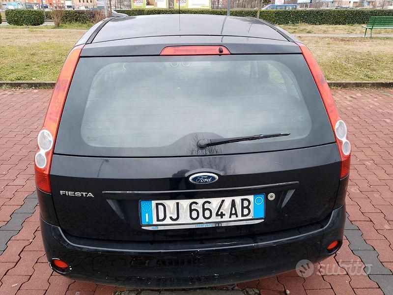 Usata Ford Fiesta 75 CV (55 kW) 2007 Nero Berlina