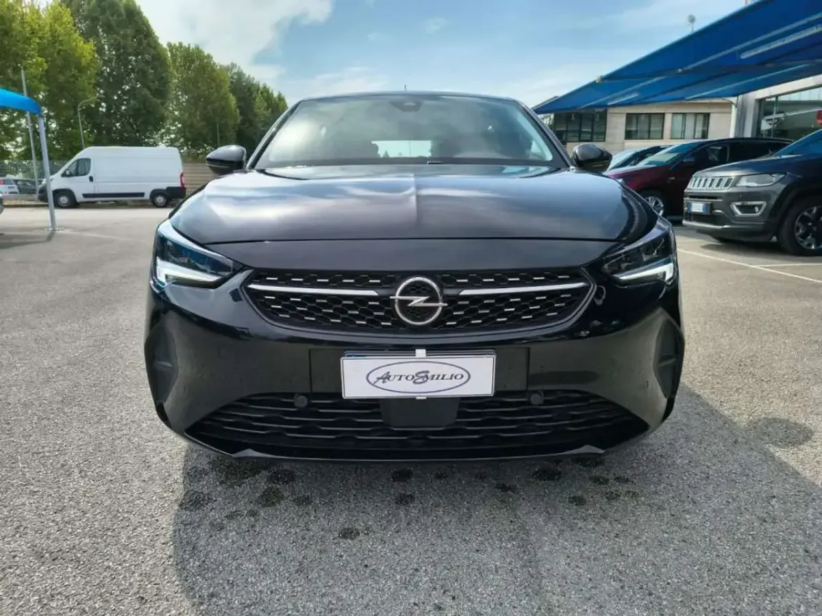Usata Opel Corsa Design & Tech 101 CV (74 kW) 2023 Nero Utilitaria