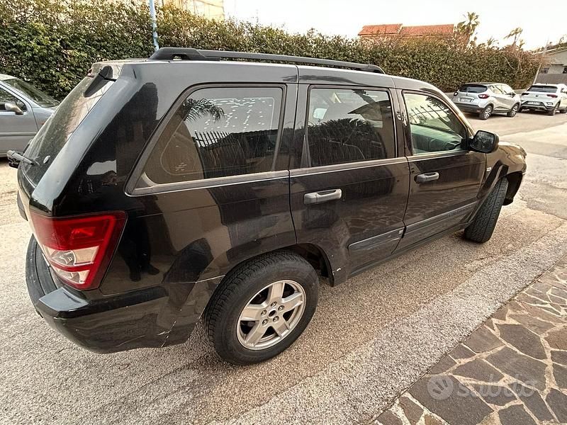 Usata Jeep Grand Cherokee Overland 218 CV (160 kW) 2006 Nero SUV