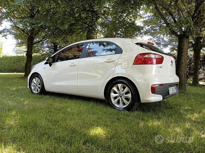 Usata Kia Rio 85 CV (62 kW) 2016 Bianco Utilitaria