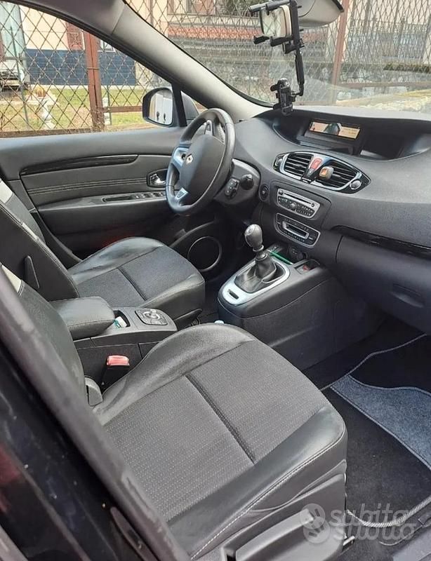 Usata Renault Scénic III 110 CV (80 kW) 2012 Nero Monovolume