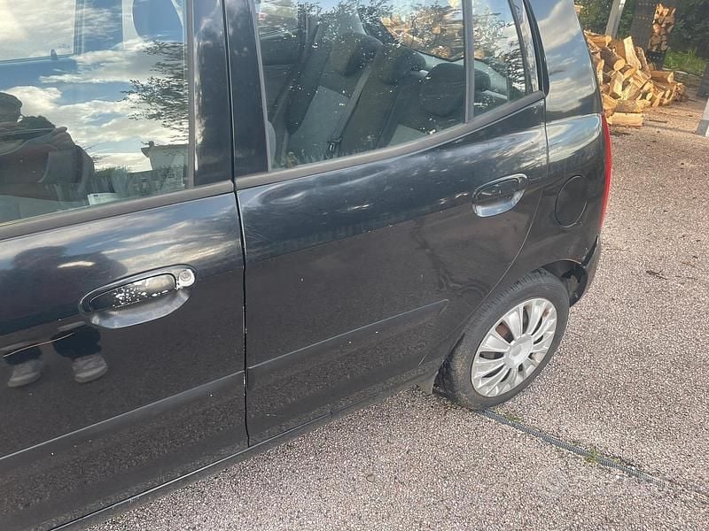 Usata Kia Picanto EX 65 CV (47 kW) 2006 Nero Utilitaria