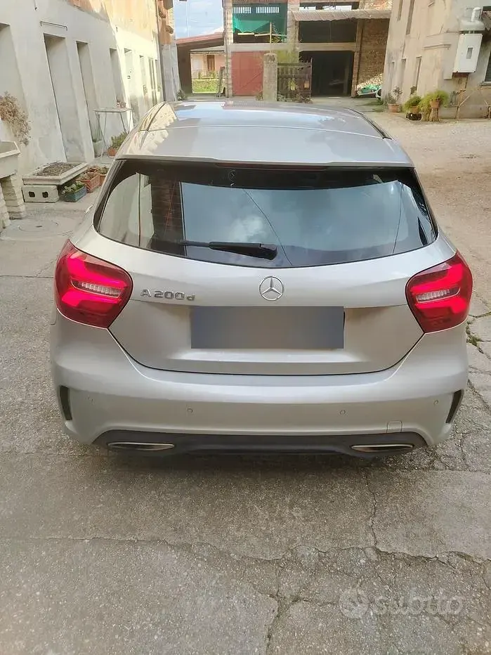 Usata Mercedes 200 Premium 136 CV (100 kW) 2016 Grigio Berlina