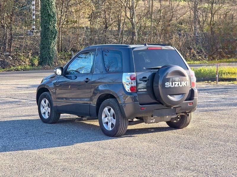 Usata Suzuki Grand Vitara 129 CV (94 kW) 2011 Grigio SUV