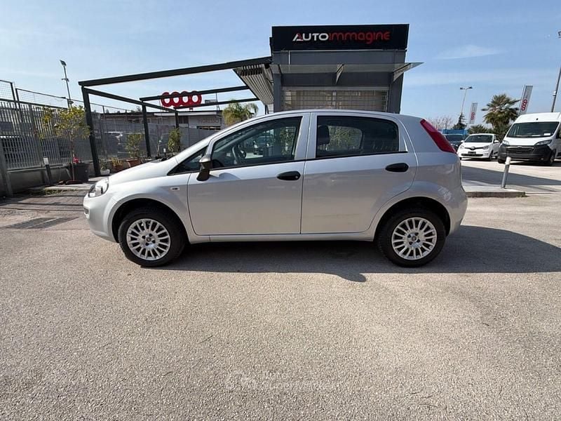 Usata Fiat Punto Street 70 CV (51 kW) 2018 Gray Utilitaria