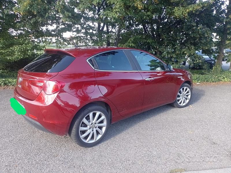 Usata Alfa Romeo Giulietta 105 CV (77 kW) 2012 Rosso Utilitaria