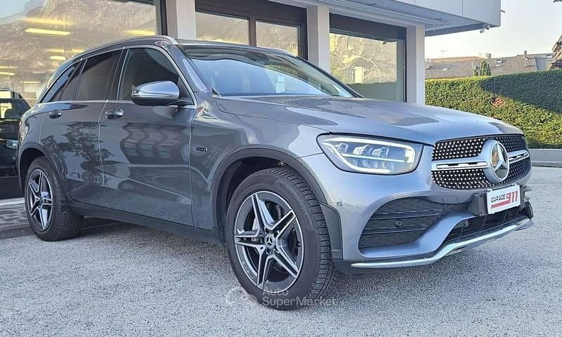Usata Mercedes GLC300 Premium 194 CV (142 kW) 2021 Grigio selenite SUV