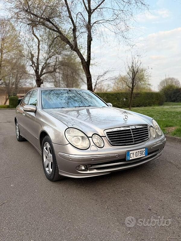 Usata Mercedes E280 190 CV (139 kW) 2006 Grigio Berlina
