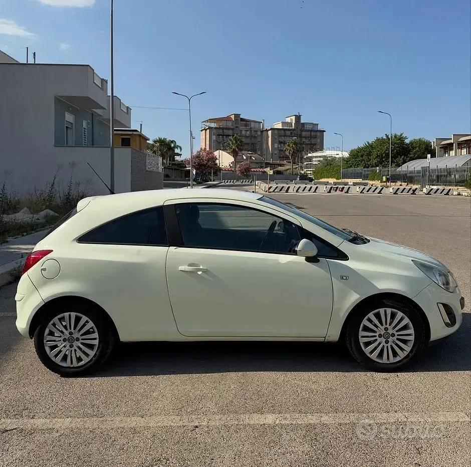 Usata Opel Corsa 85 CV (62 kW) 2011 Bianco Utilitaria