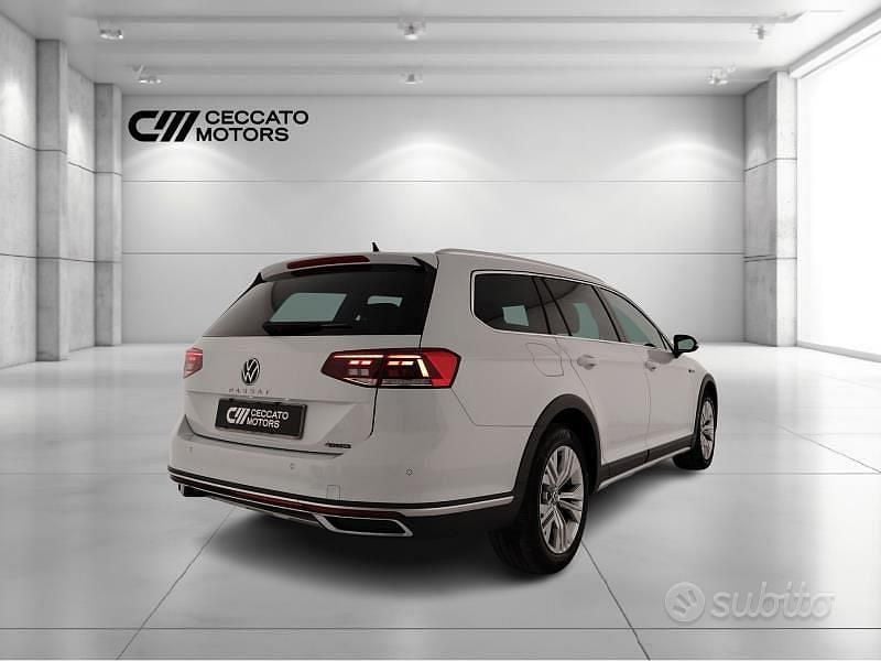 Usata VW Passat Alltrack 200 CV (147 kW) 2023 Bianco Station wagon
