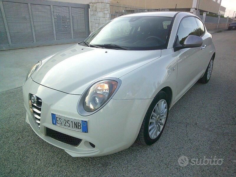 Bianco Usata 2013 Alfa Romeo MiTo Distinctive Due volumi | 6500 € (Cara) - Immagine 1/4