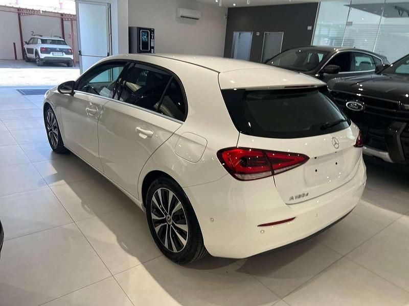Usata Mercedes A180 Business 116 CV (85 kW) 2022 Bianco Berlina