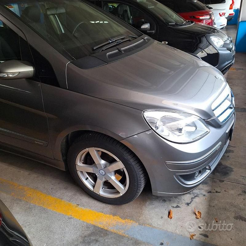 Usata Mercedes B200 140 CV (102 kW) 2008 Grigio Monovolume
