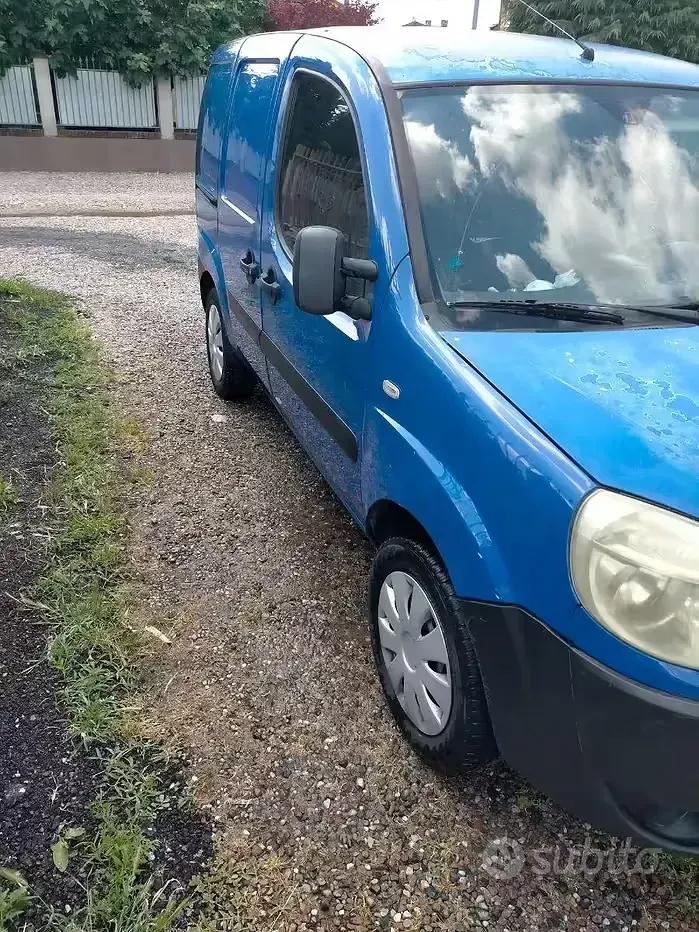 Usata Fiat Doblò 75 CV (55 kW) 2006 Bluazzurro Monovolume
