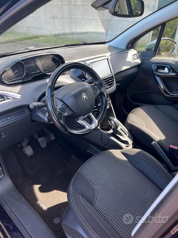 Usata Peugeot 208 Active 83 CV (61 kW) 2019 Blu Utilitaria