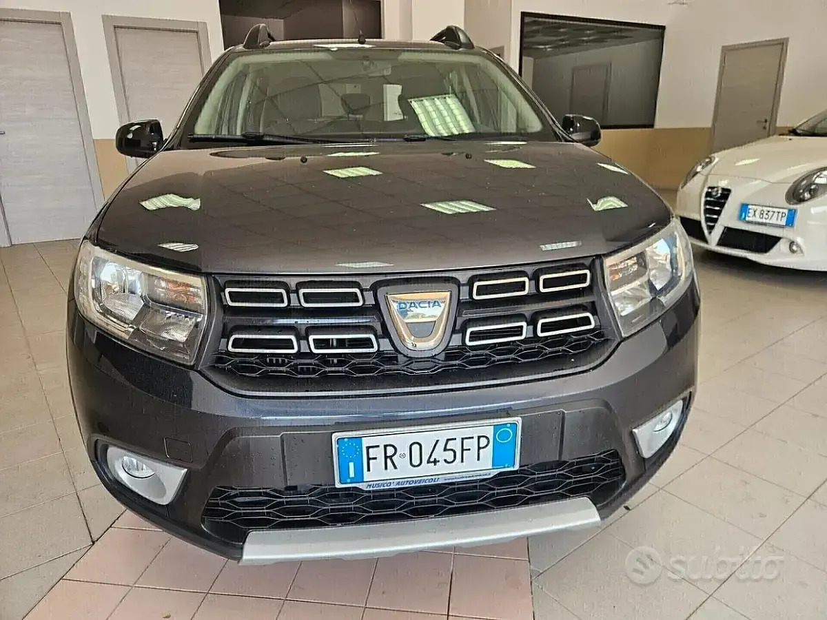 Usata Dacia Sandero Stepway 90 CV (66 kW) 2018 Grigio Berlina